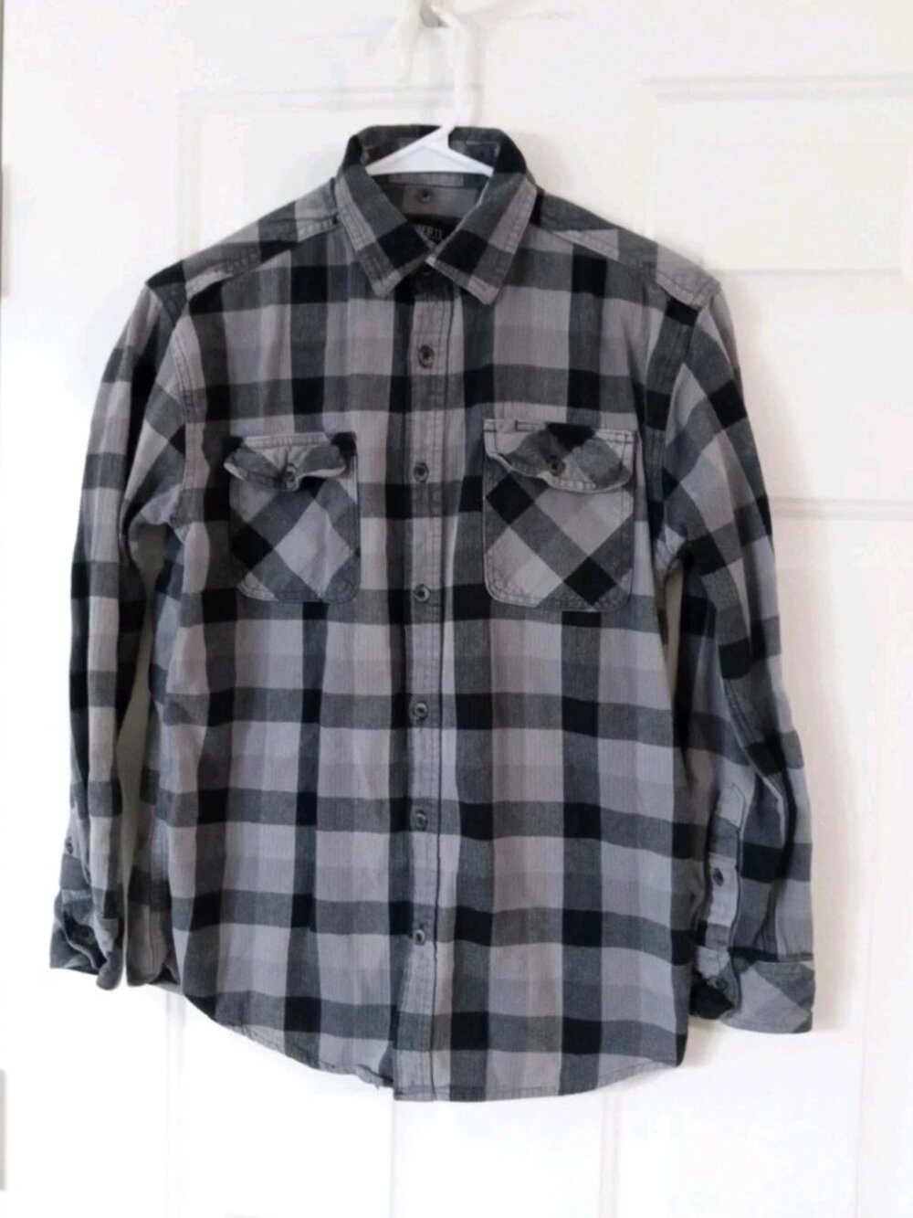 Gioberti Men’s Medium Button-Up Flannel Long Sleeve Shirt Gray And Black Plaid